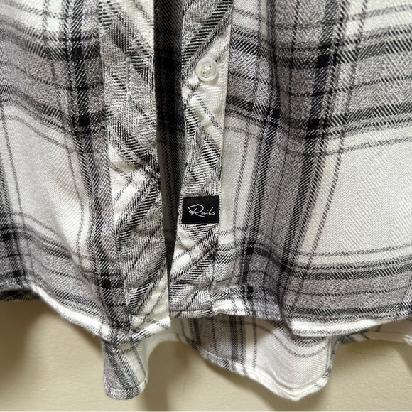 Rails ~ Ivory Gray Hunter Plaid Button Front Long Sleeve Shirt in size Medium - Picture 4 of 11